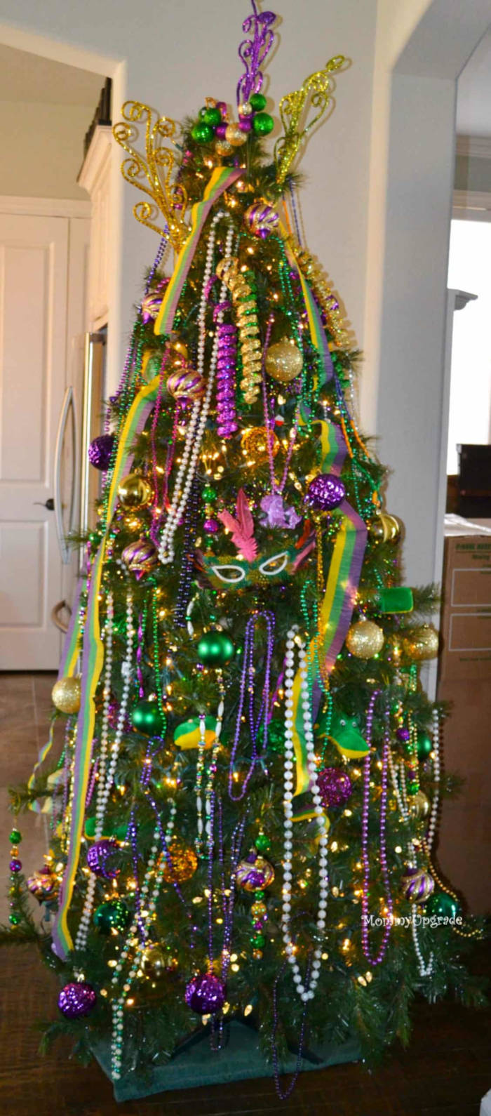 Mardi Gras tree, oh I should do this for Christmas